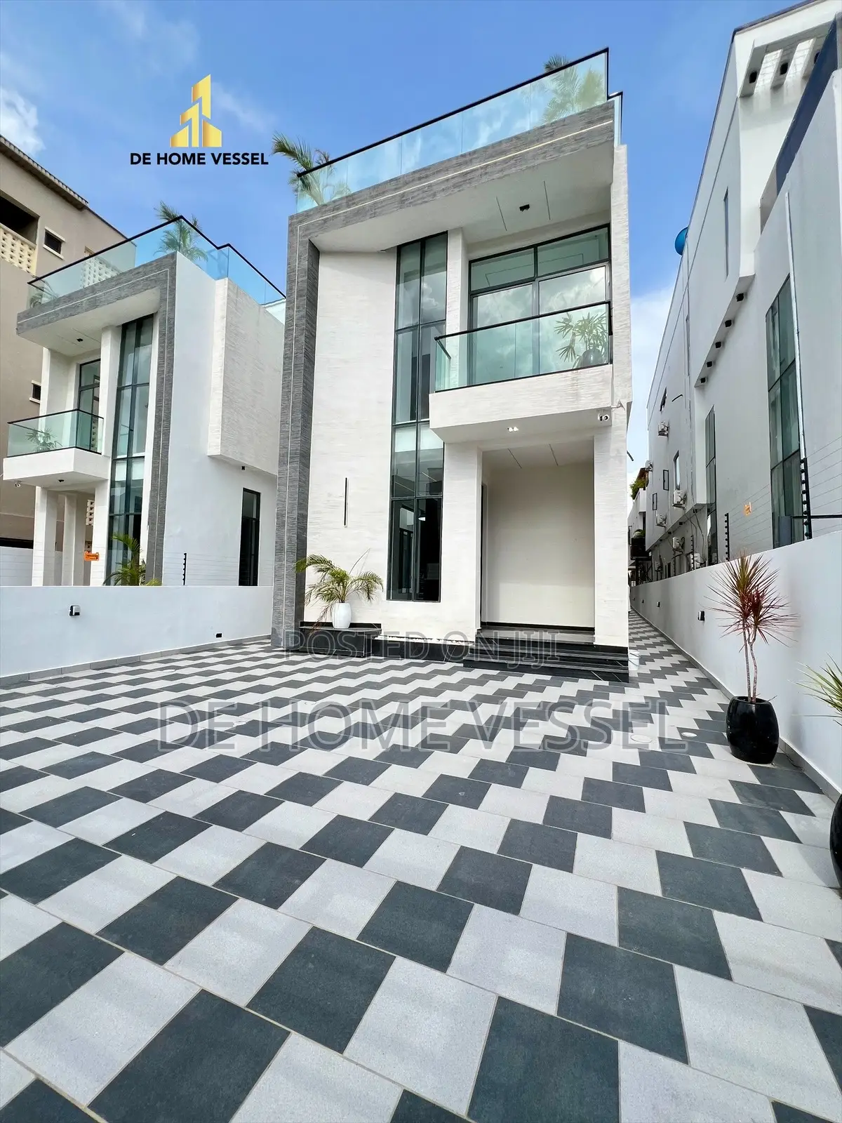 5bdrm Duplex in Osapa london for sale in Osapa london