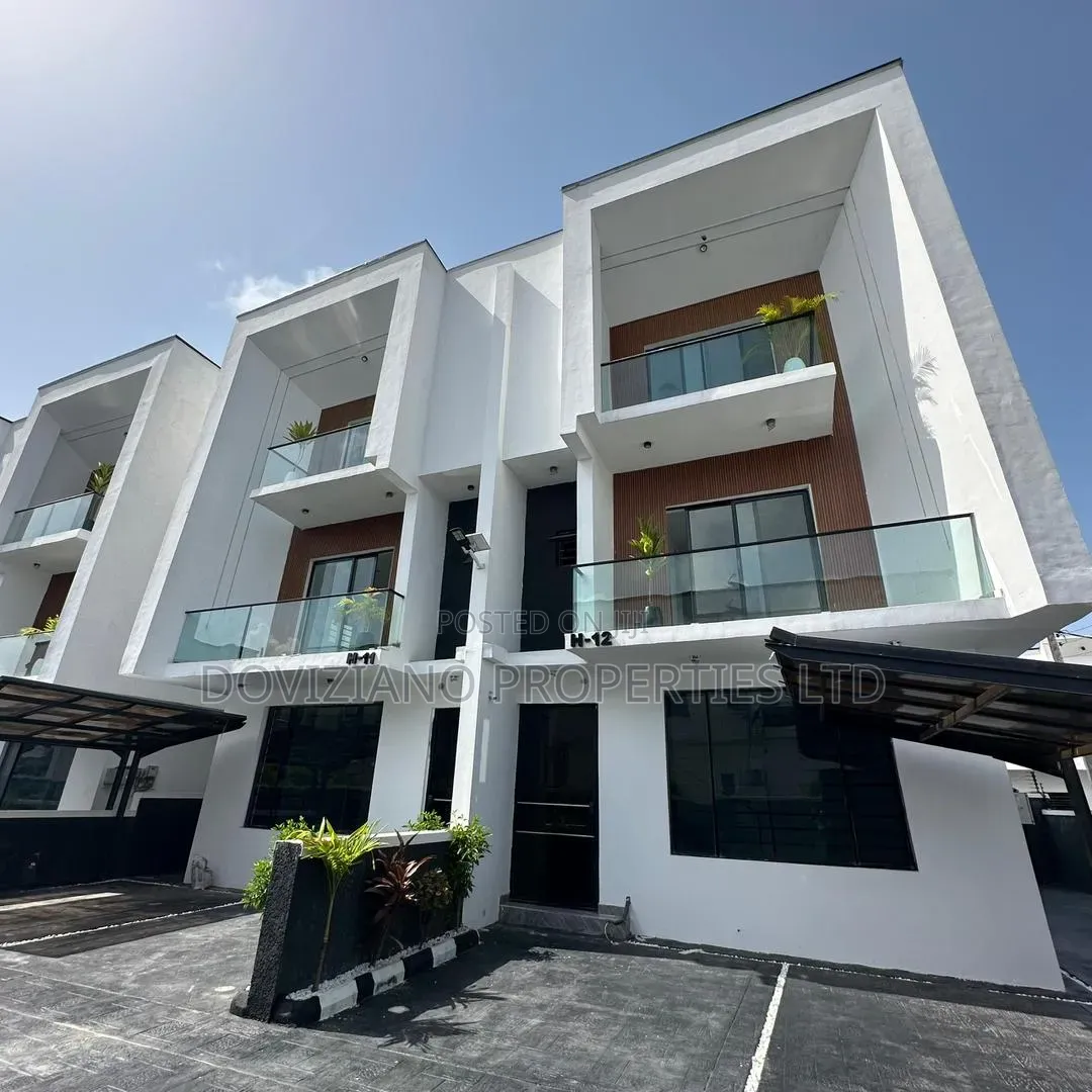 4bdrm Duplex in Ikota for sale in Ikota