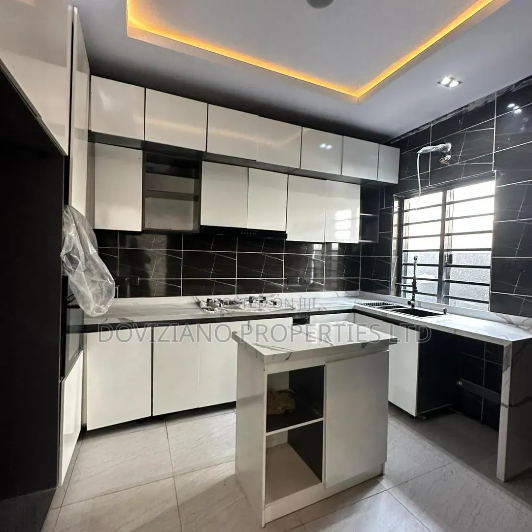 4bdrm Duplex in Ikota for sale in Ikota