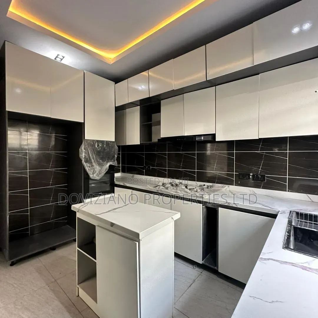 4bdrm Duplex in Ikota for sale in Ikota