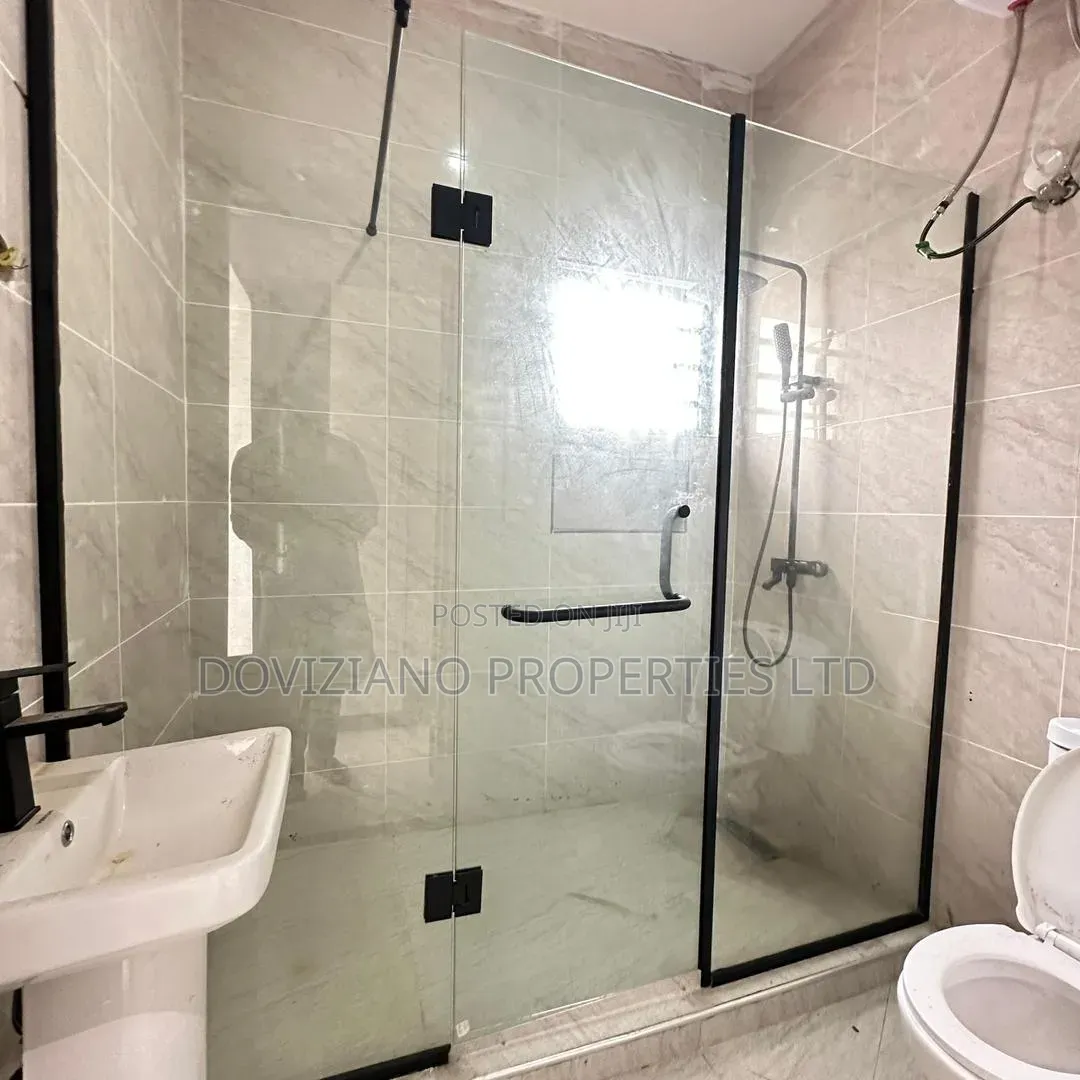 4bdrm Duplex in Ikota for sale in Ikota