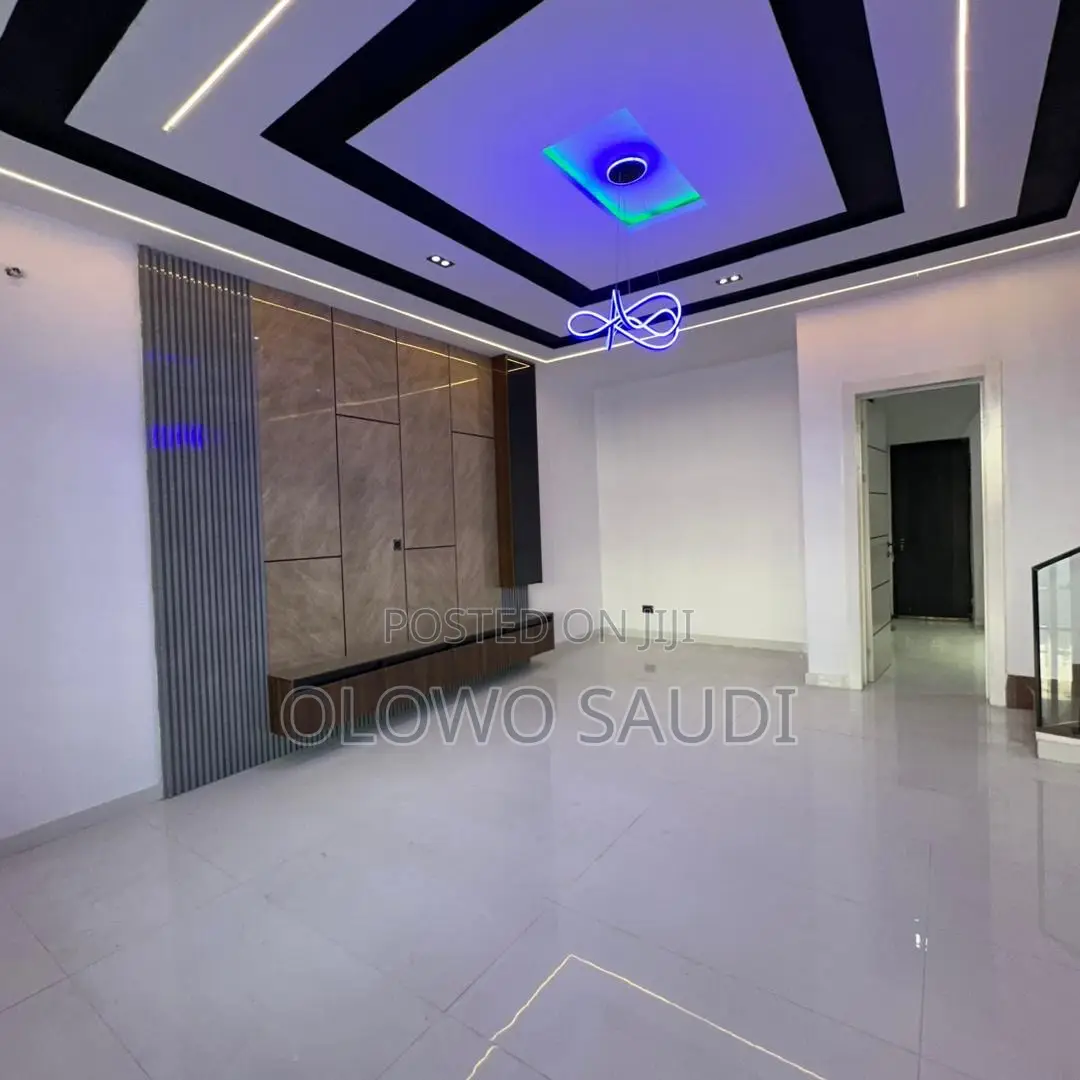 3bdrm Townhouse/Terrace in Ikota for sale in Ikota