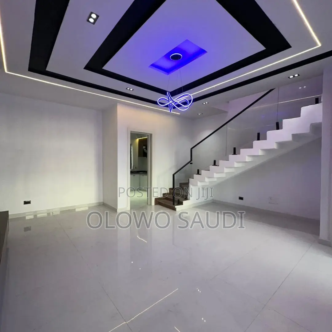3bdrm Townhouse/Terrace in Ikota for sale in Ikota