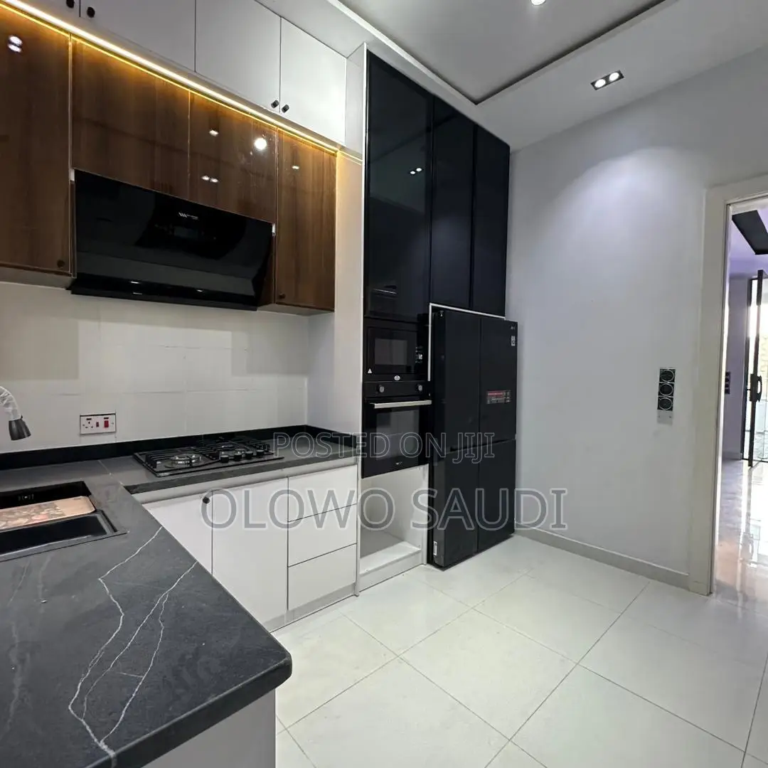 3bdrm Townhouse/Terrace in Ikota for sale in Ikota