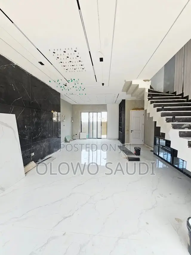 5bdrm Townhouse/Terrace in Lekki Phase 1 for sale in Lekki Phase 1