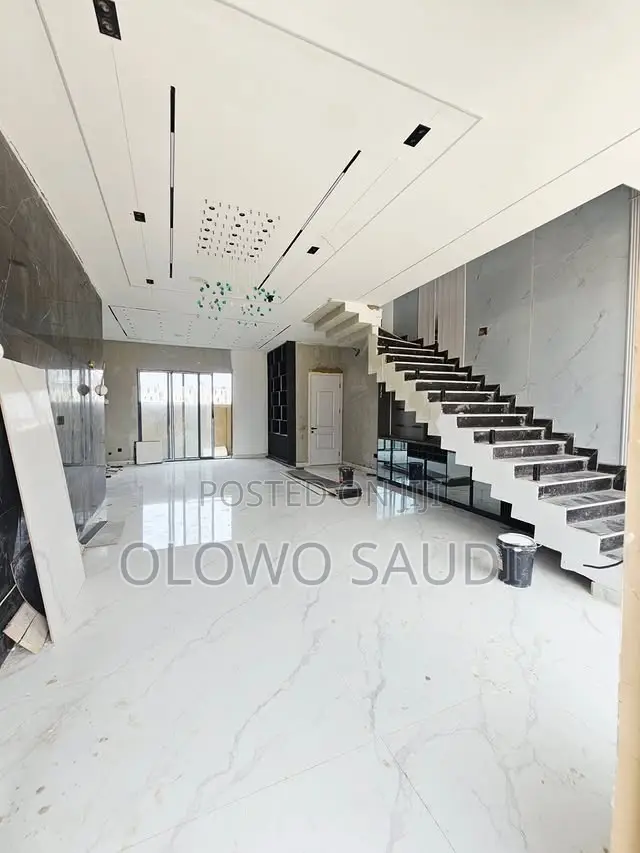5bdrm Townhouse/Terrace in Lekki Phase 1 for sale in Lekki Phase 1