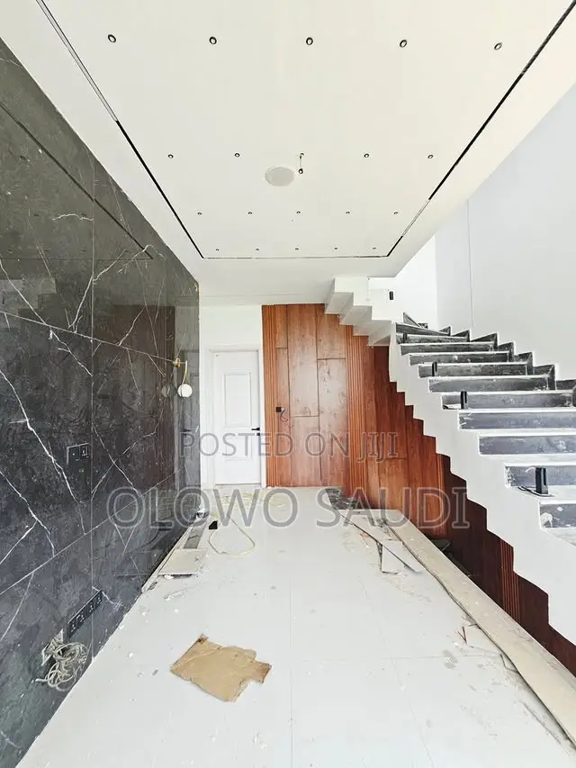 5bdrm Townhouse/Terrace in Lekki Phase 1 for sale in Lekki Phase 1