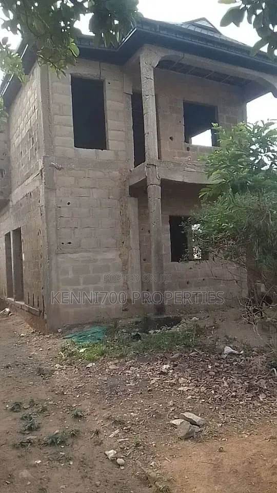 Block of 4 Flats (Carcass) for Sale in Dalemo, Alakuko in Alakuko