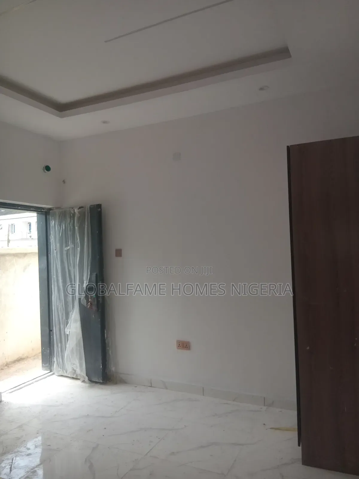 1bdrm Block of Flats in Royal Garden Estate for rent in Lakowe
