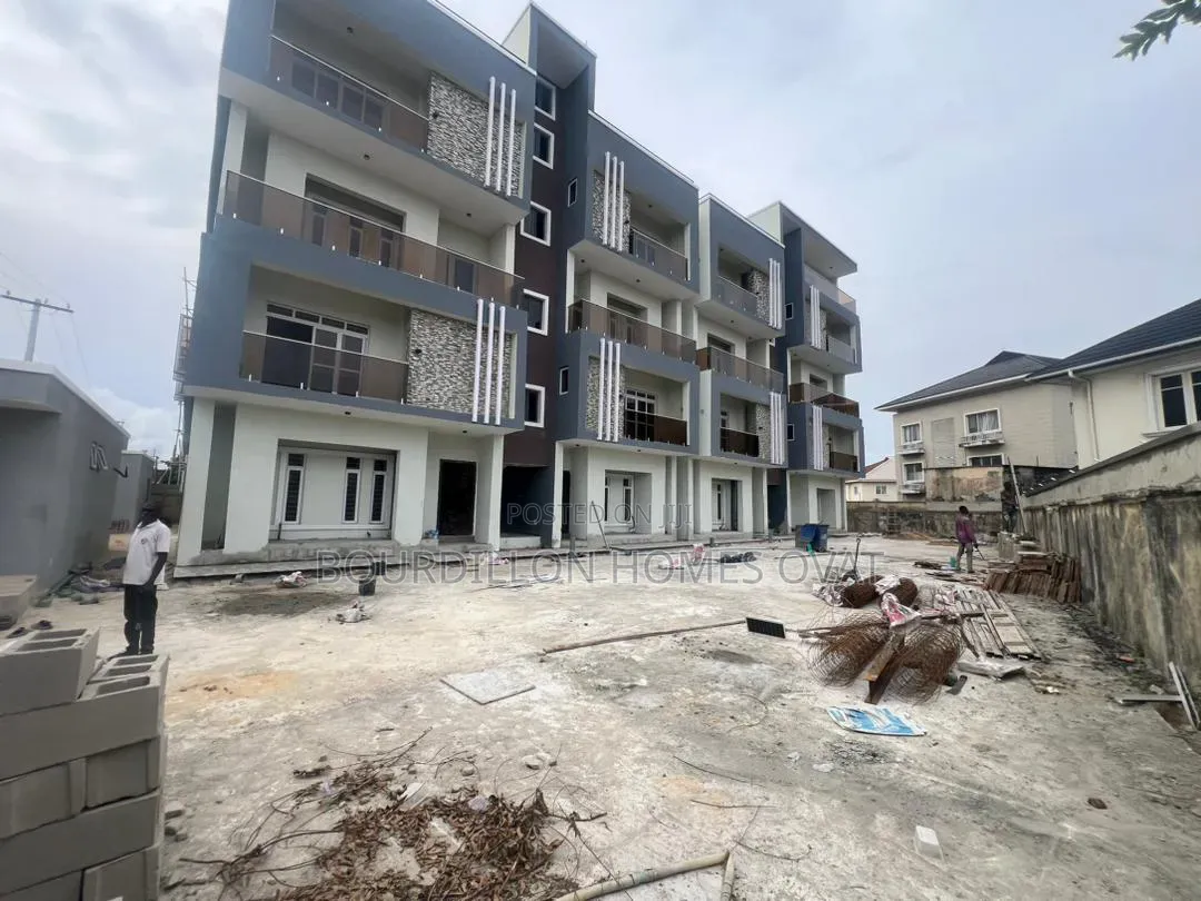 3bdrm Maisonette in Lekki Phase 1 for sale in Lekki Phase 1