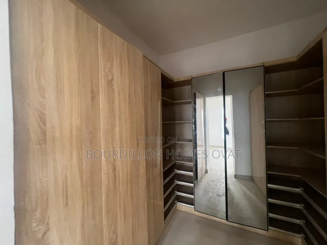 3bdrm Maisonette in Lekki Phase 1 for sale in Lekki Phase 1