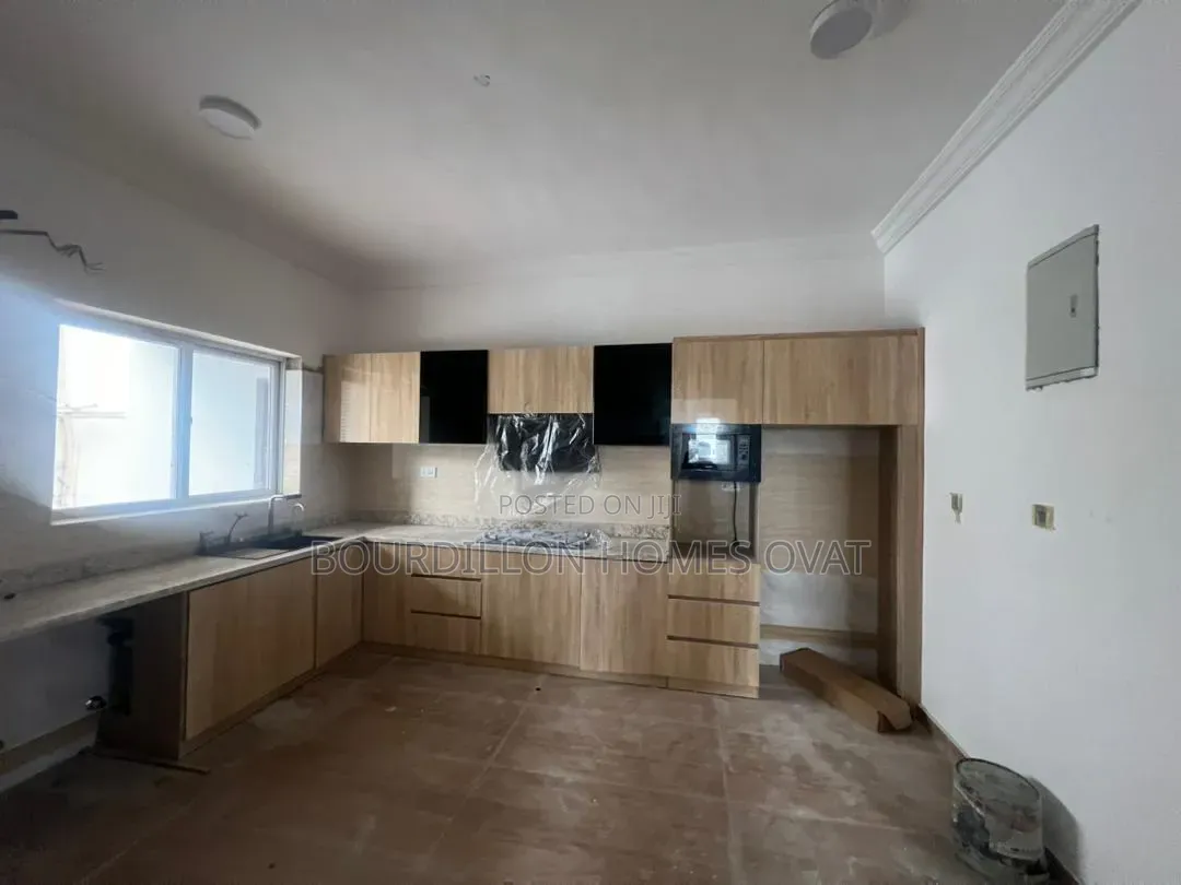 3bdrm Maisonette in Lekki Phase 1 for sale in Lekki Phase 1