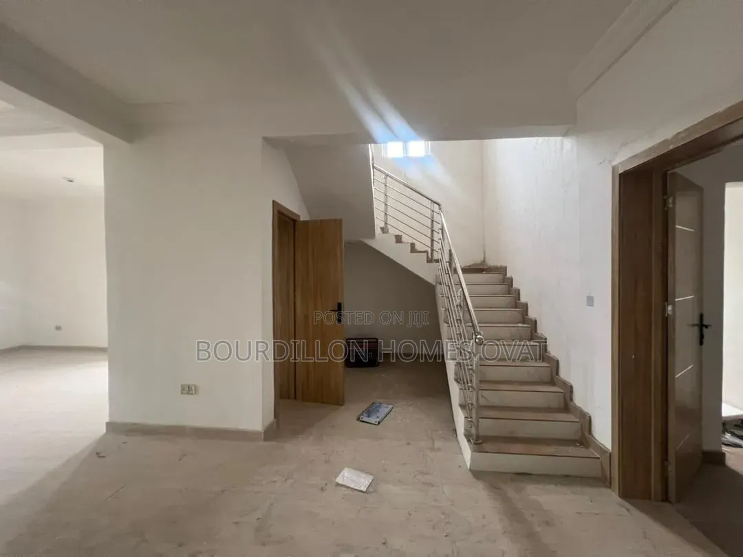 3bdrm Maisonette in Lekki Phase 1 for sale in Lekki Phase 1