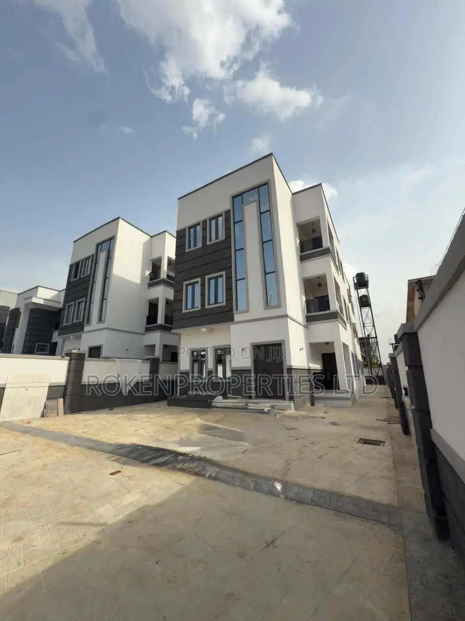 3bdrm Apartment in Kolapo Ishola Gra, Akobo for sale in Akobo
