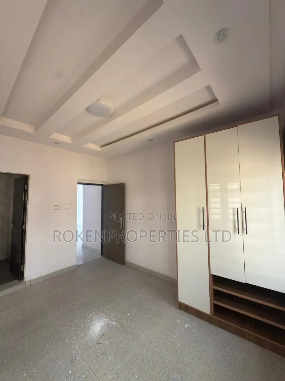3bdrm Apartment in Kolapo Ishola Gra, Akobo for sale in Akobo