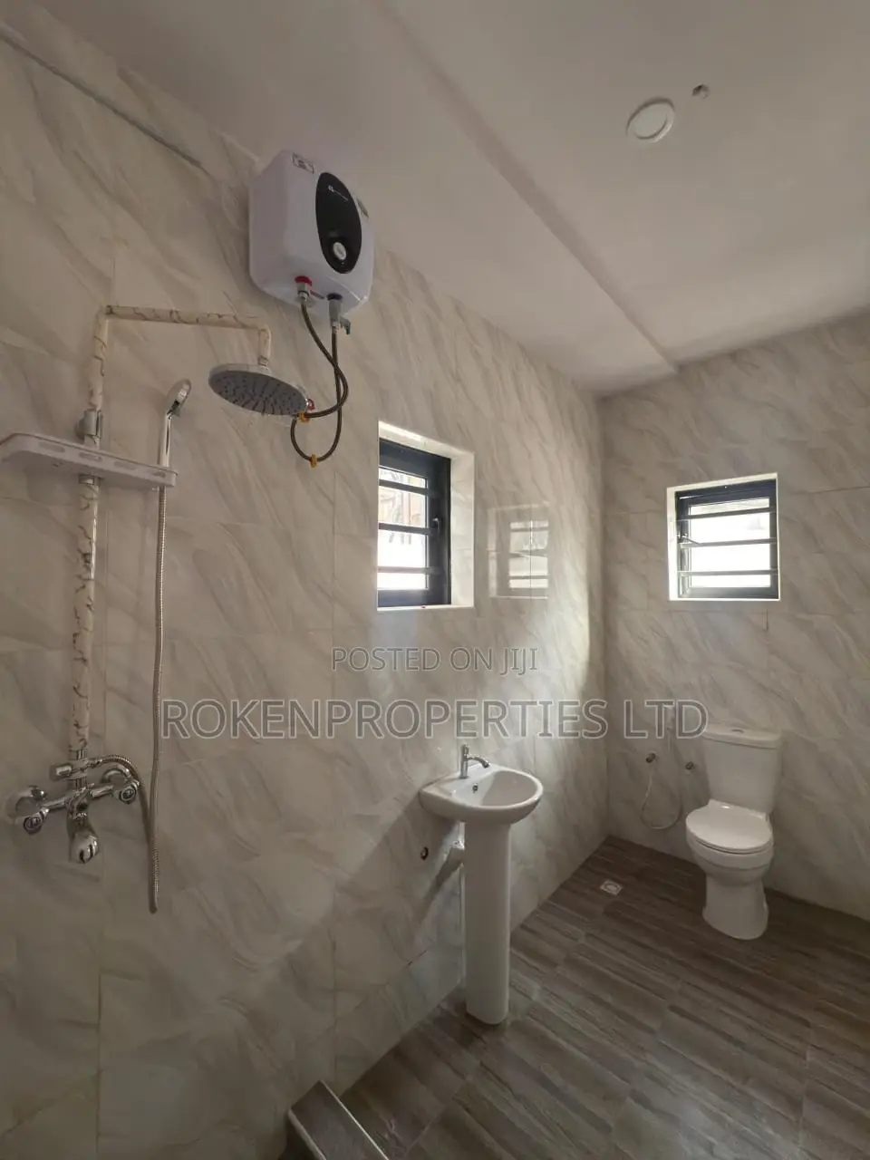 3bdrm Apartment in Kolapo Ishola Gra, Akobo for sale in Akobo