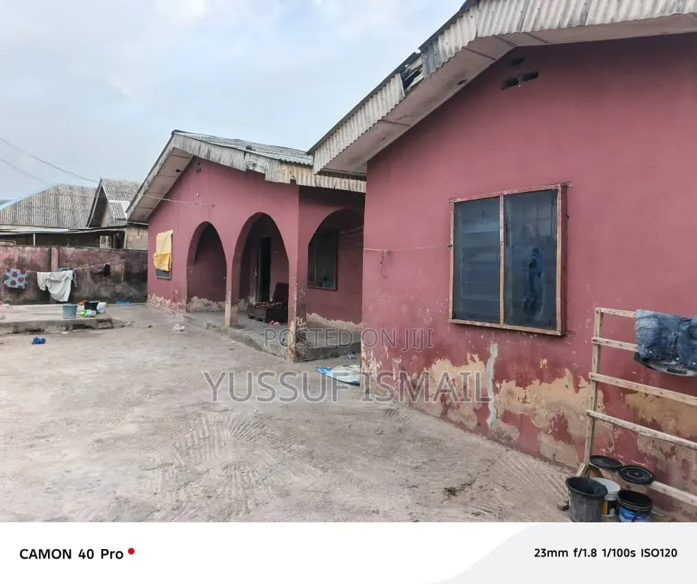 10bdrm Room & Parlour in Elijah, Badagry for sale in Badagry