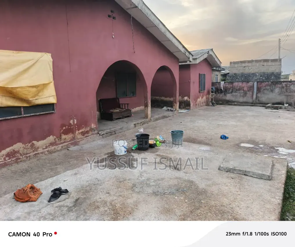 10bdrm Room & Parlour in Elijah, Badagry for sale in Badagry