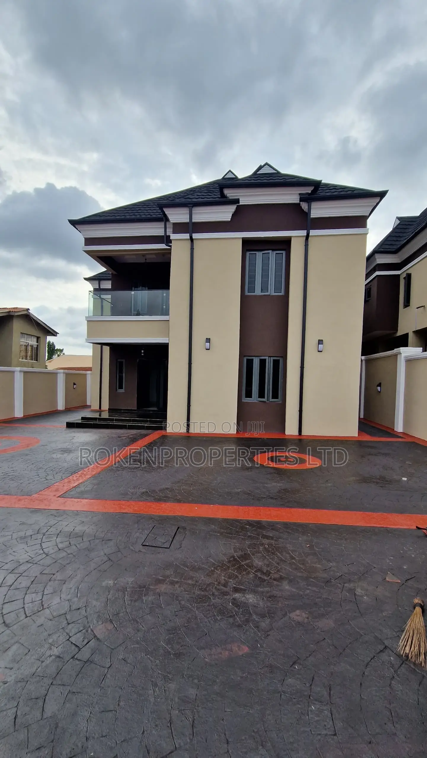 5bdrm Duplex in Oluyole Estate for sale in Oluyole Estate