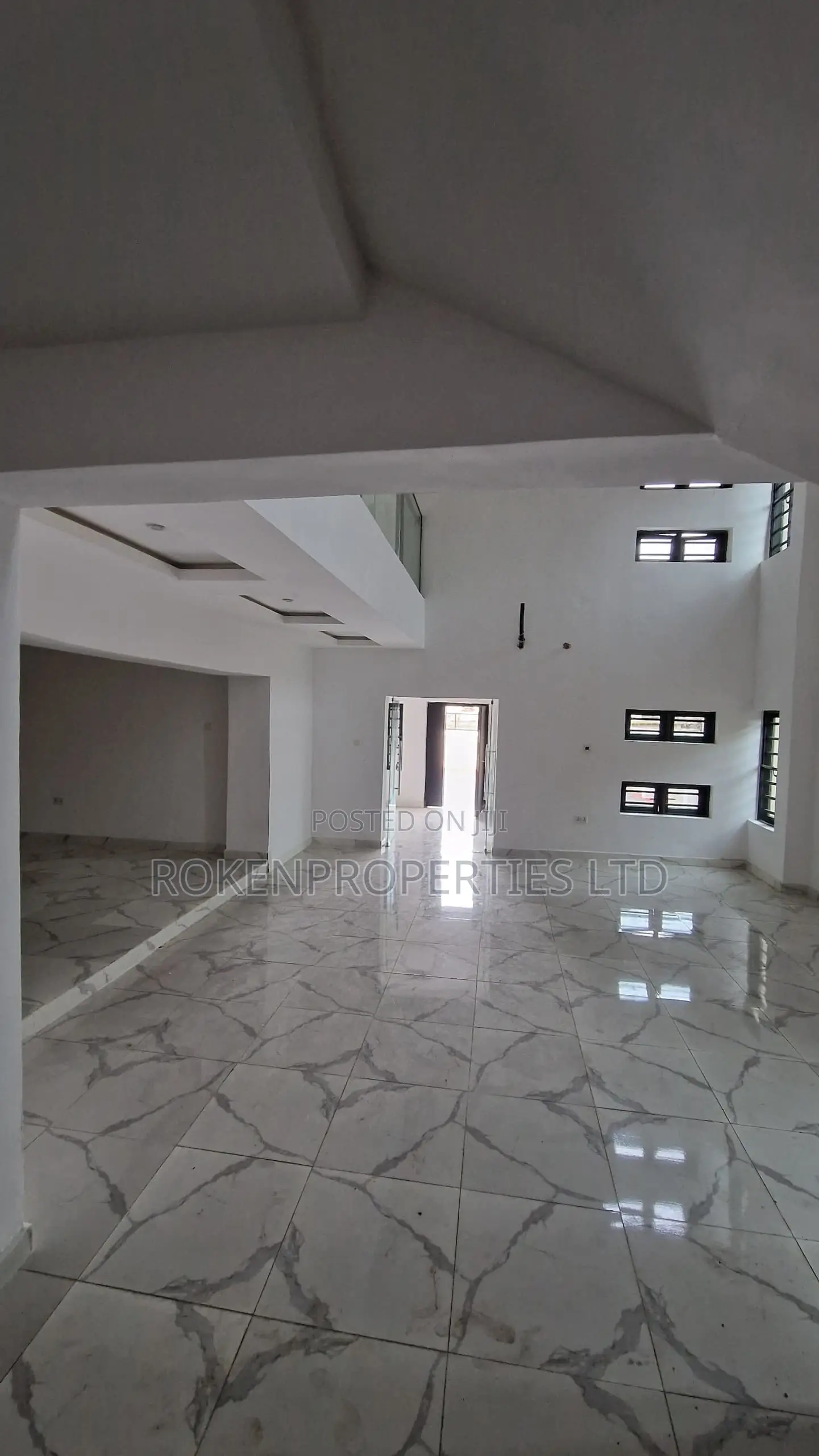 5bdrm Duplex in Oluyole Estate for sale in Oluyole Estate