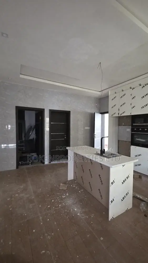4bdrm Duplex in Kolapo Ishola Gra for sale in Akobo