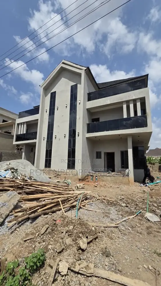 4bdrm Duplex in Kolapo Ishola Gra for sale in Akobo