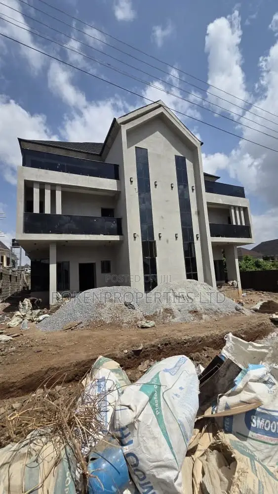 4bdrm Duplex in Kolapo Ishola Gra for sale in Akobo