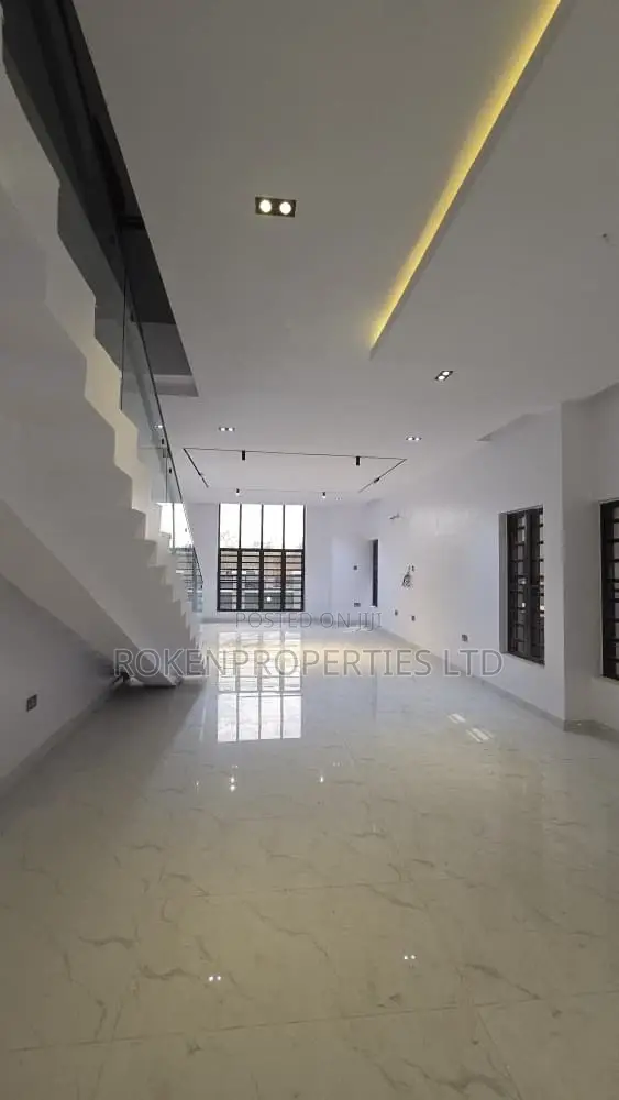4bdrm Duplex in Calton Gate Gra for sale in Akobo