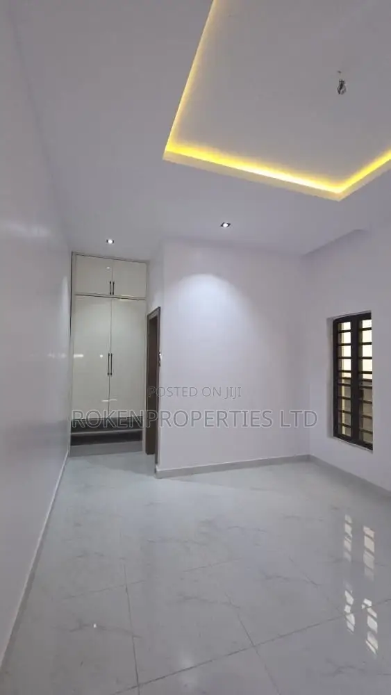4bdrm Duplex in Calton Gate Gra for sale in Akobo