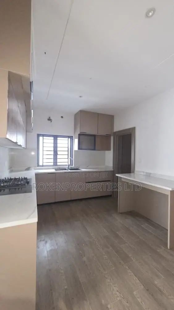 4bdrm Duplex in Kolapo-Ishola Gra, Akobo for sale in Akobo