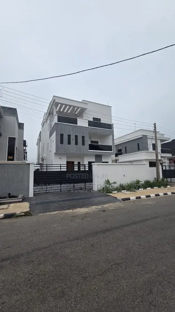 4bdrm Duplex in Kolapo-Ishola Gra, Akobo for sale in Akobo