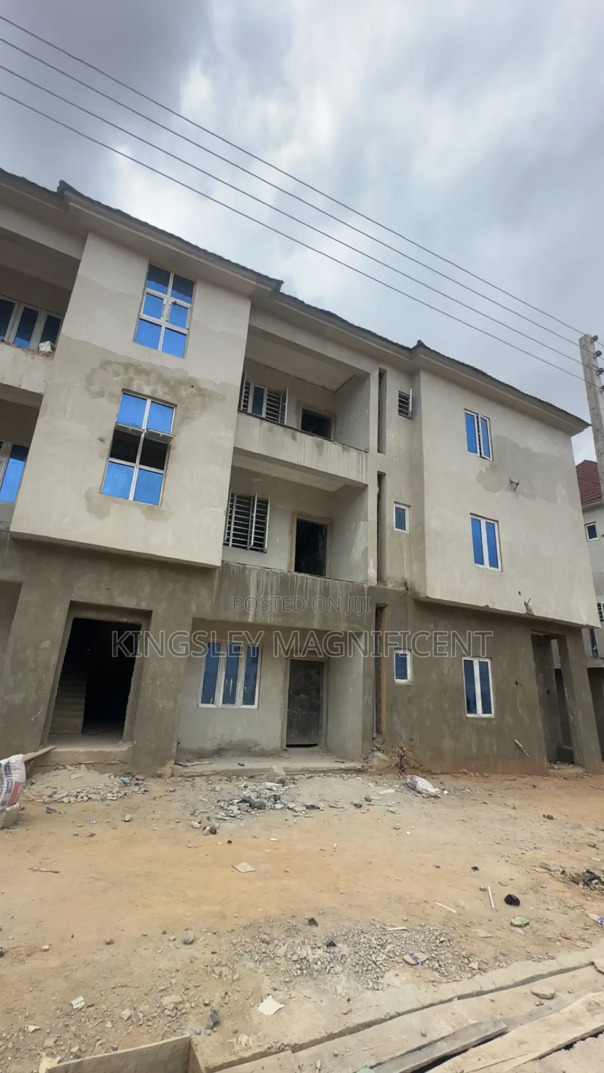 3bdrm Block of Flats in Kyami Airport Road, Lugbe District for sale in Lugbe District