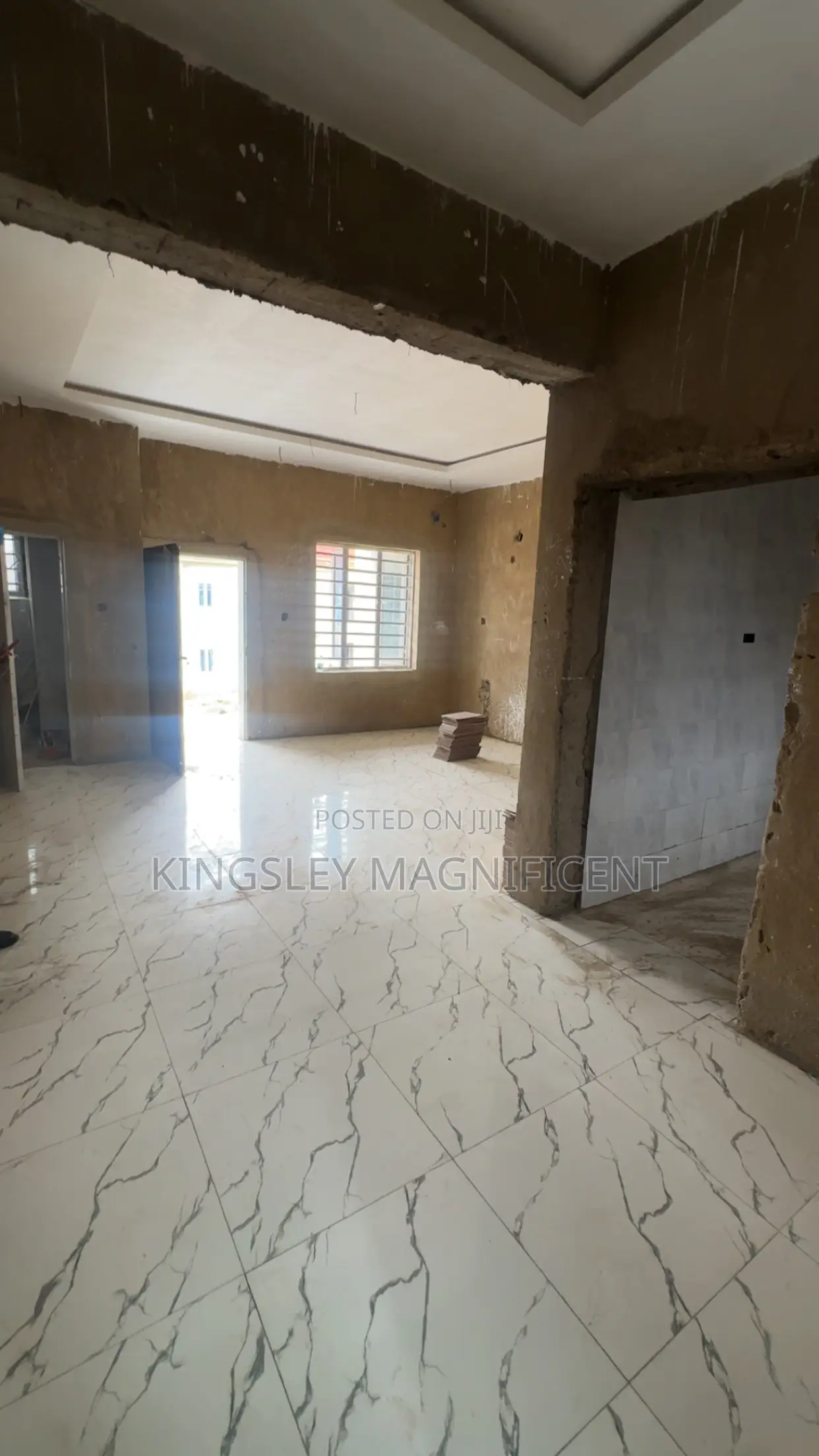 3bdrm Block of Flats in Kyami Airport Road, Lugbe District for sale in Lugbe District