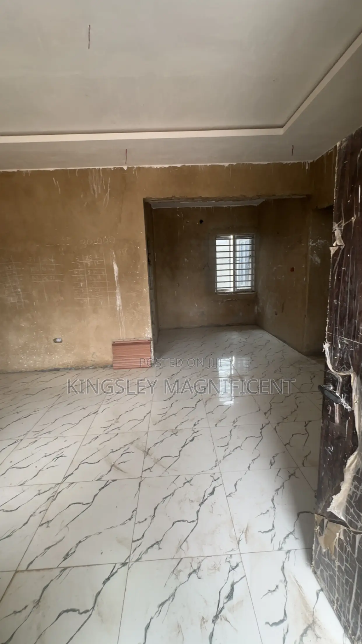 3bdrm Block of Flats in Kyami Airport Road, Lugbe District for sale in Lugbe District