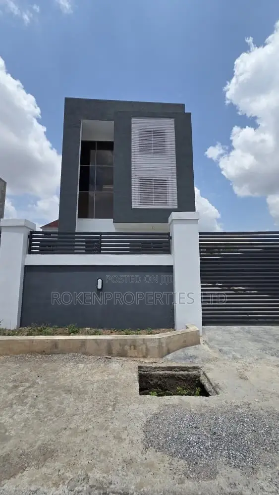 4bdrm Duplex in Kolapo Ishola Gra, Akobo for sale in Akobo