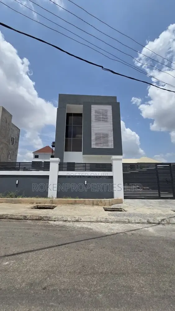 4bdrm Duplex in Kolapo Ishola Gra, Akobo for sale in Akobo