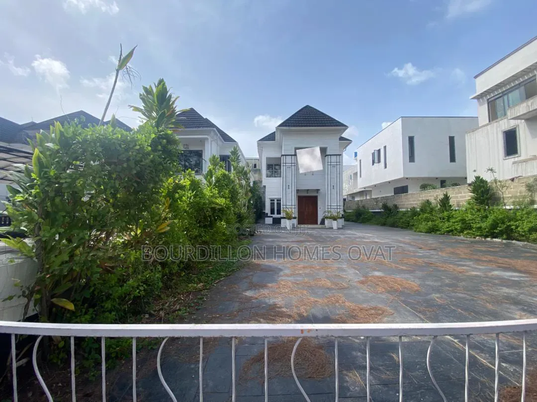 4bdrm Duplex in Megamound Estate, Ikota for rent in Ikota