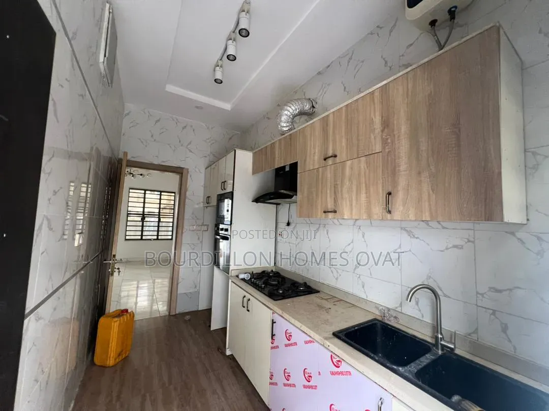 3bdrm Duplex in Ikota Villa Estate, for sale in Ikota