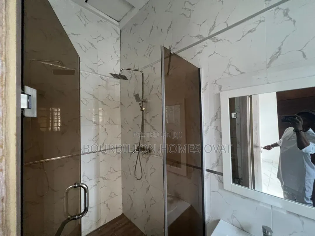 3bdrm Duplex in Ikota Villa Estate, for sale in Ikota