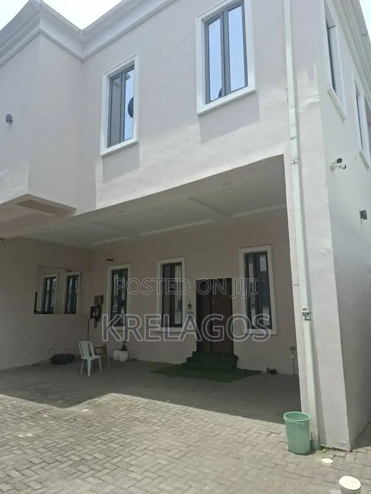 4bdrm Duplex in 2Nd Toll Gate, Chevron for rent in Chevron