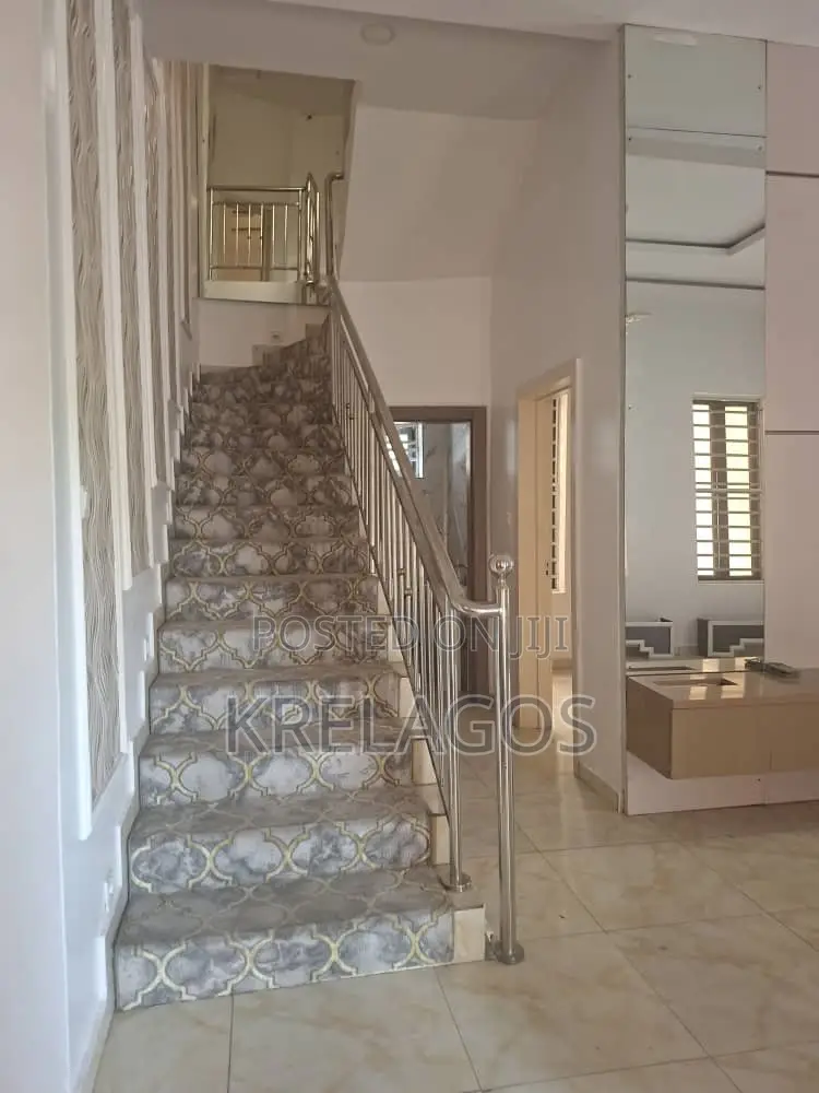 4bdrm Duplex in 2Nd Toll Gate, Chevron for rent in Chevron