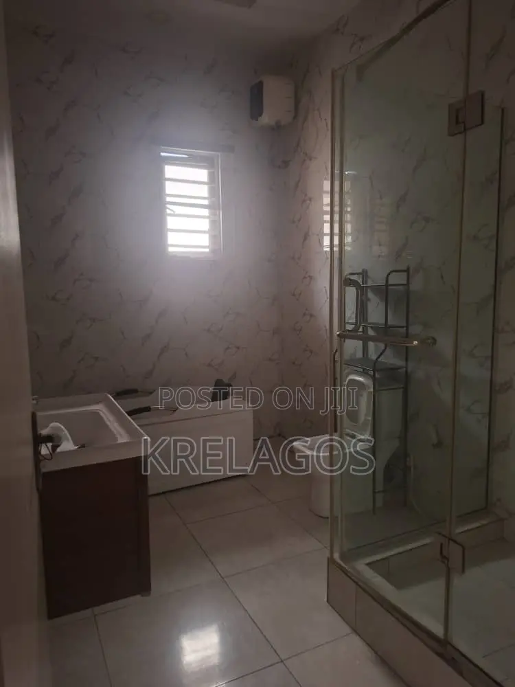 4bdrm Duplex in 2Nd Toll Gate, Chevron for rent in Chevron