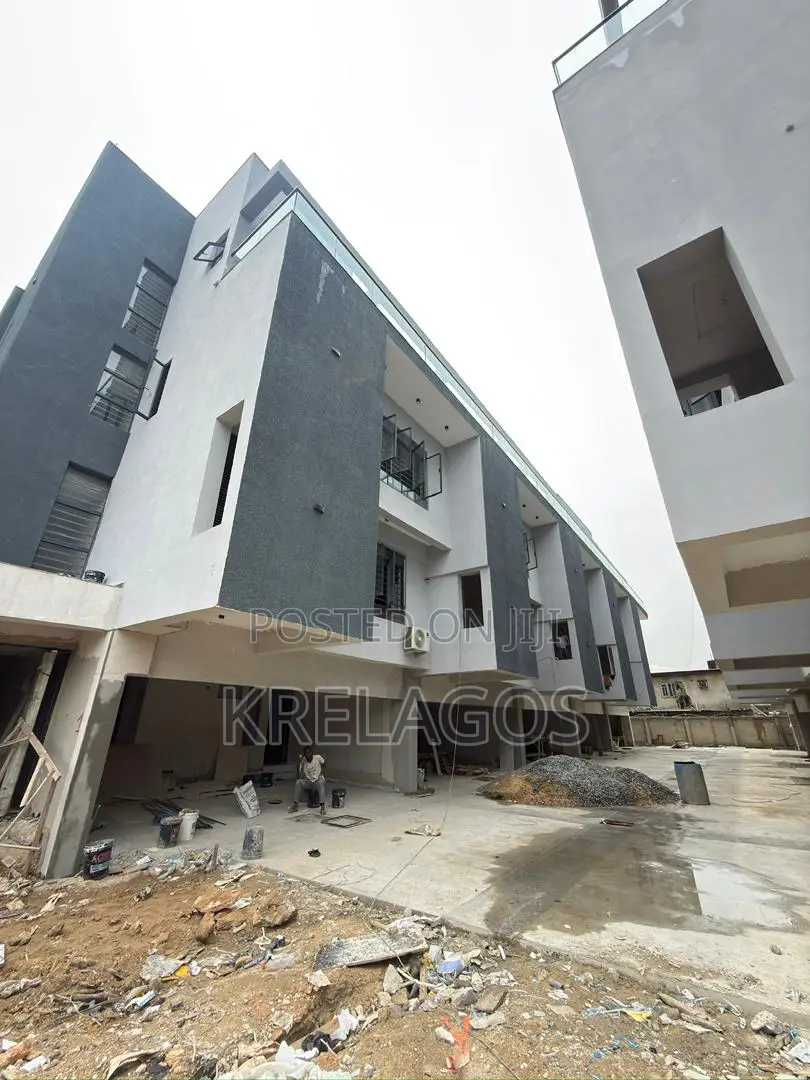 4bdrm Penthouse in Adeola Odeku for sale in Adeola Odeku