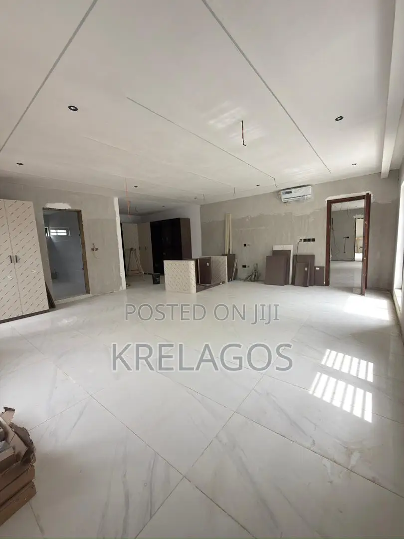 4bdrm Penthouse in Adeola Odeku for sale in Adeola Odeku