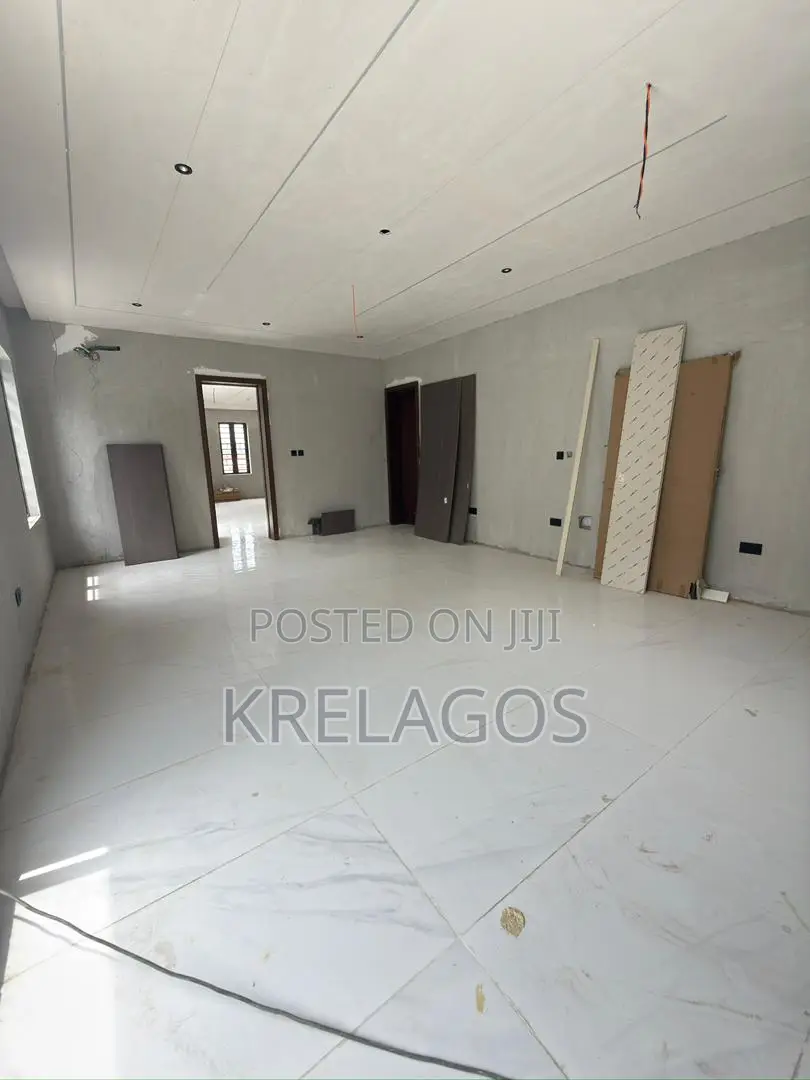 4bdrm Penthouse in Adeola Odeku for sale in Adeola Odeku