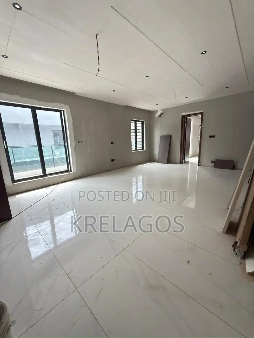 4bdrm Penthouse in Adeola Odeku for sale in Adeola Odeku