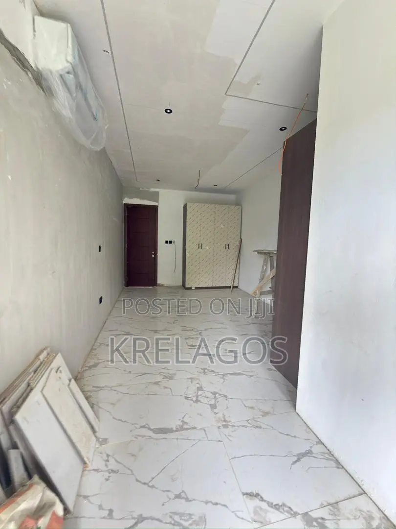4bdrm Penthouse in Adeola Odeku for sale in Adeola Odeku