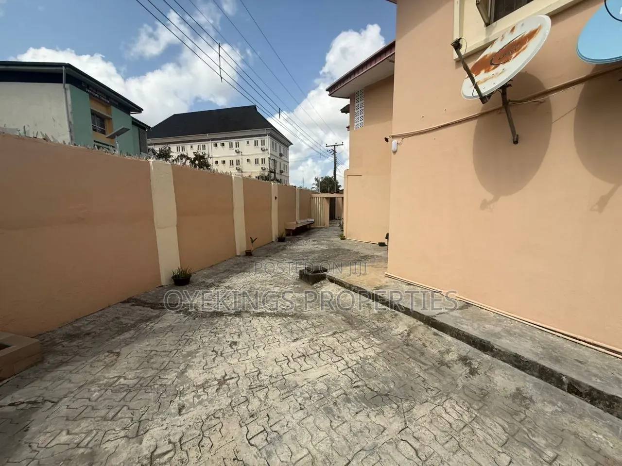 3bdrm Block of Flats in Ojuelegba for sale in Ojuelegba