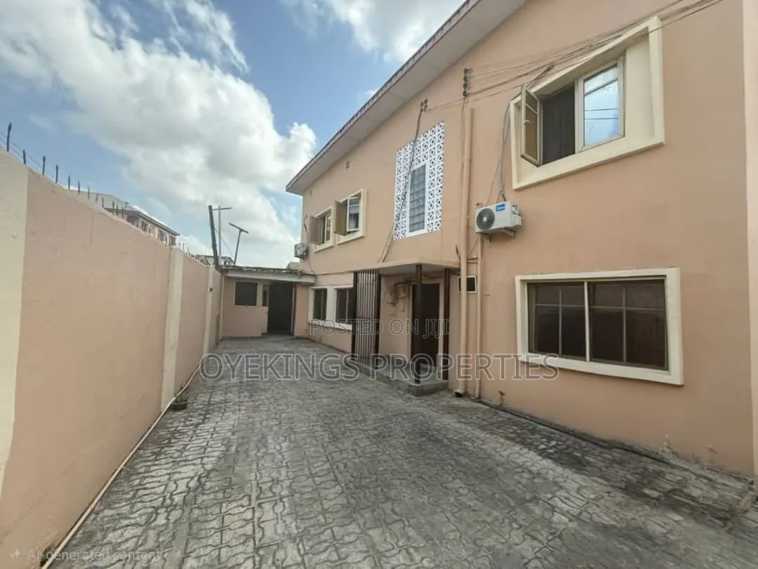 3bdrm Block of Flats in Ojuelegba for sale in Ojuelegba