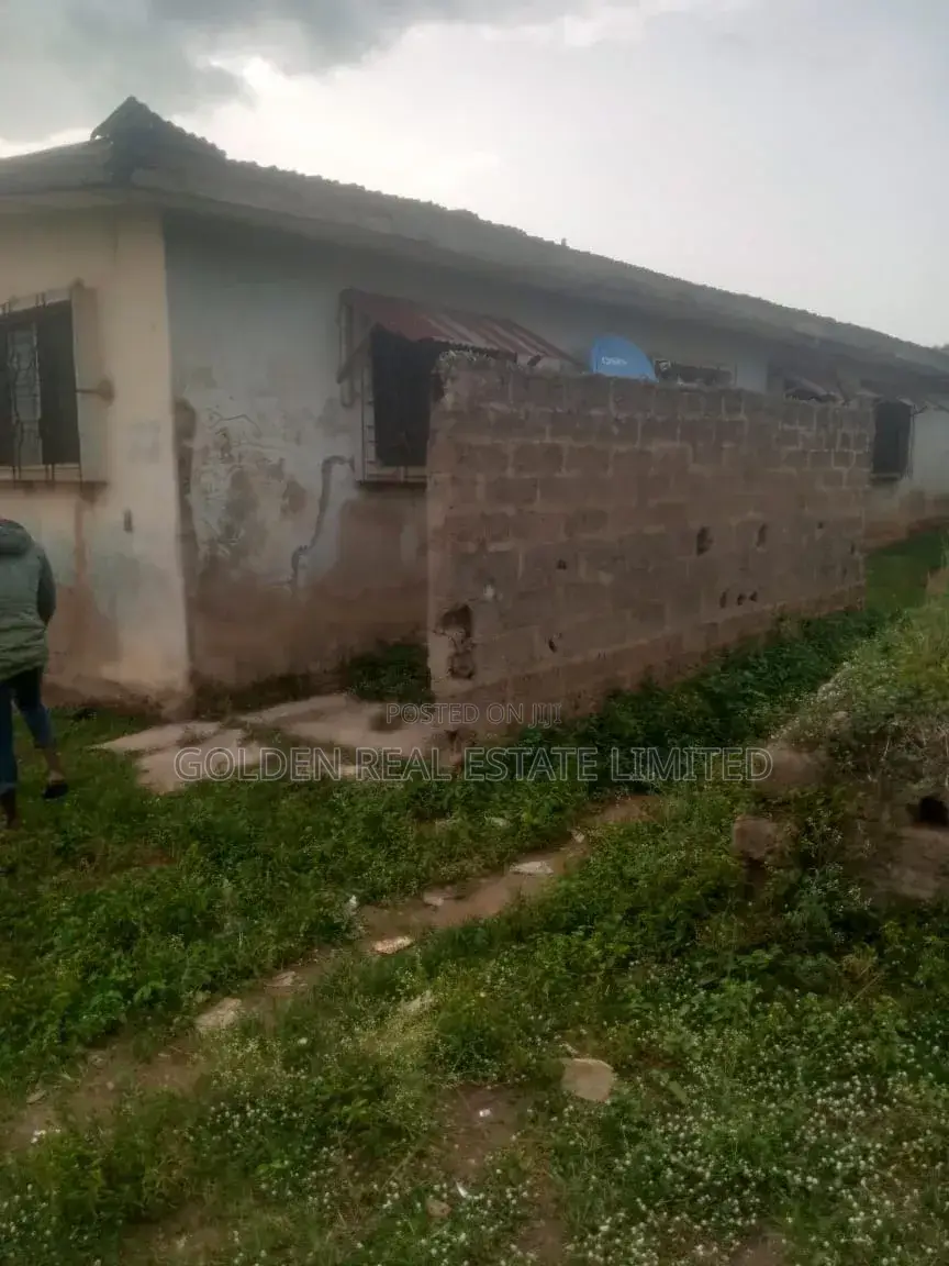 8bdrm House in Ado for sale in Ado
